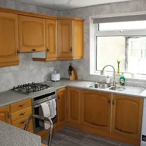25 Idmiston Road Apartment